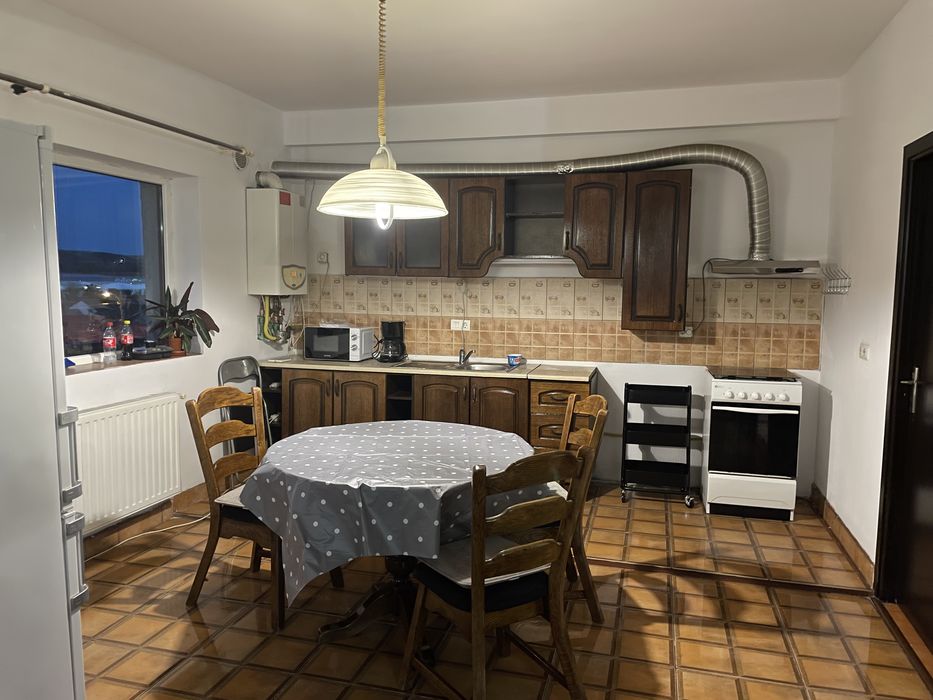 Inchiriez apartament 4 camere