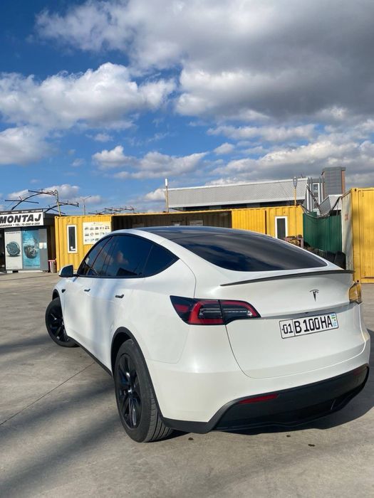 Tesla Model Y 2022 long range