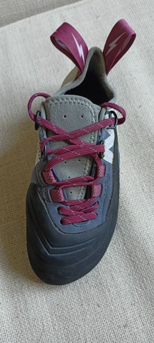 Espadrile de alpinism EVOLV SHAMAN LACE LV BEETRED/SLATE
Espadrila de