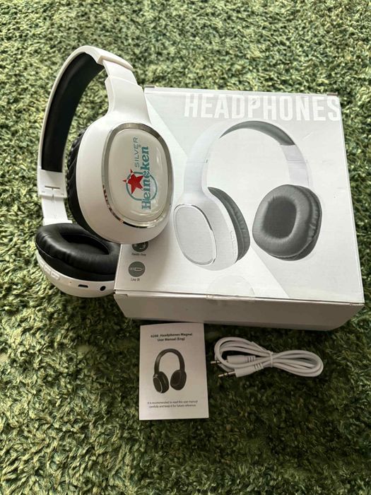 Бели слушалки Headphones