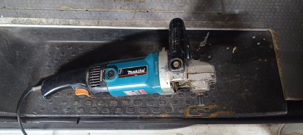 Машина за полиране Makita