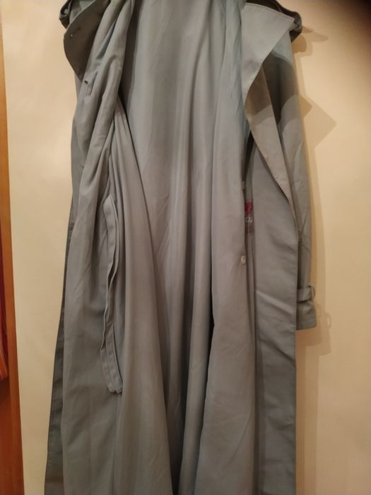 Продается .Новый  женский плащ Австрия .темносерого цвета 50 разм