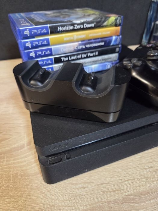 Продаётся PlayStation4