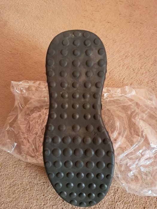 Женские кроссовки