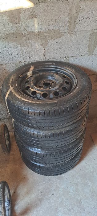 Продам колеса с шинами р15