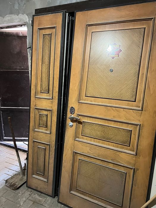 Продается входная дверь
