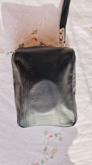 Продава се всичко заедно