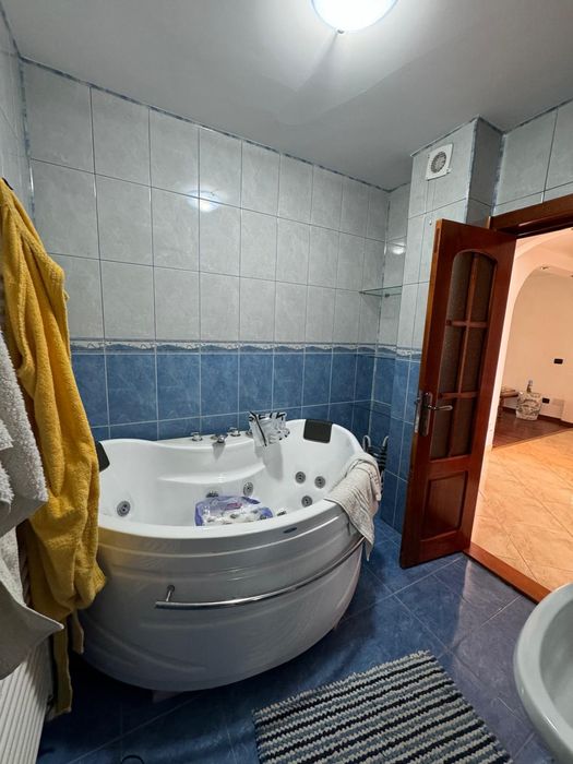 Închiriez apartament 3 camere