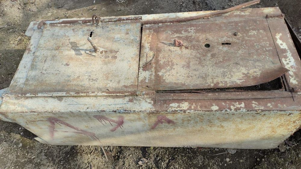 Seyf sotiladi temiri qalin seyf