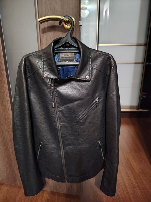 Продам черную кожаную куртку