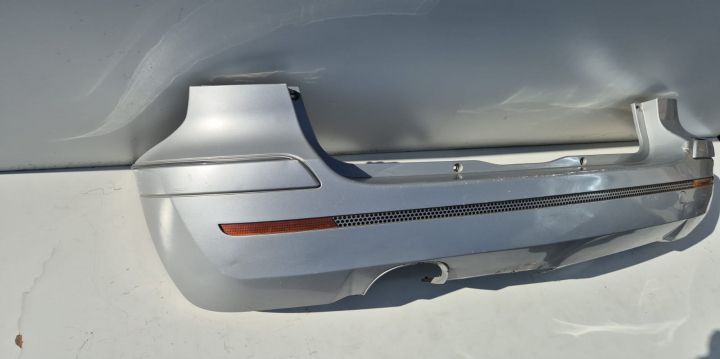 Bara spate  Prezinta zgarieturi minore in partea dreapta - Transport