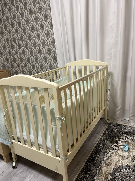 Продам детский манеж 8000тг . Мика