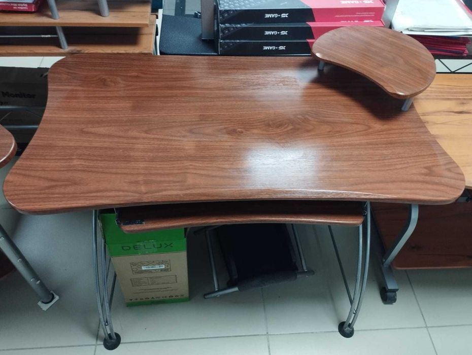 Компьютерные столы Delux