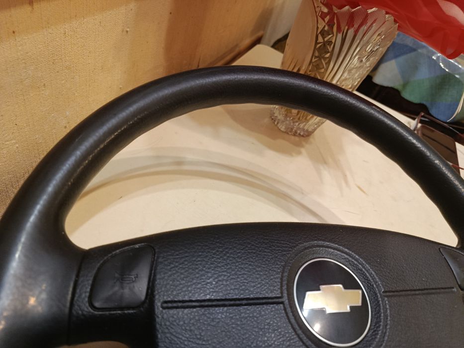 продается руль с подушкой без кнопок в хорошем состоянии