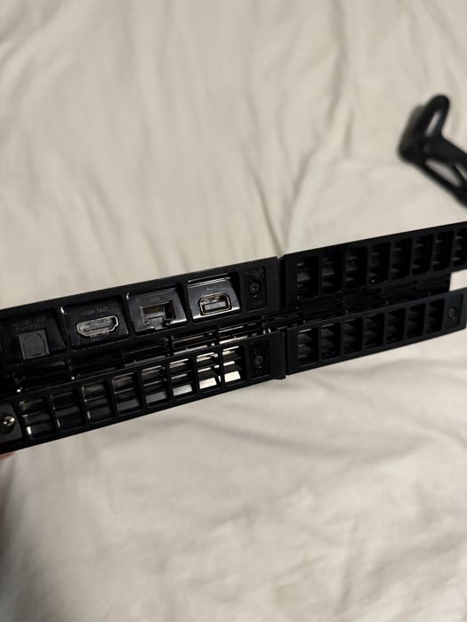 PlayStation 4,  cu 2 controllere