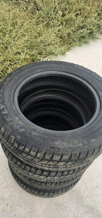 Зимние покрышки 215/60/R16