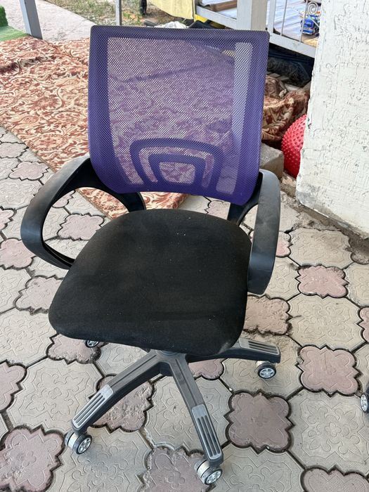 Стул на колесиках