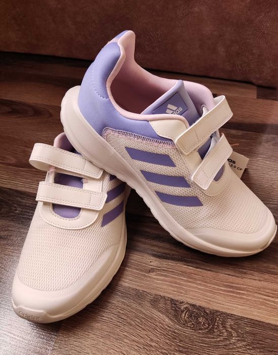 Нови оригинални дамски маратонки Adidas