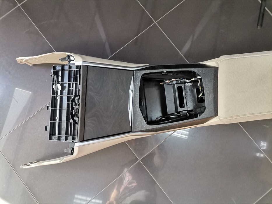 Централна Конзола BMW G20 G21 G22 G23 G26 G26 I4 Canberra Beige