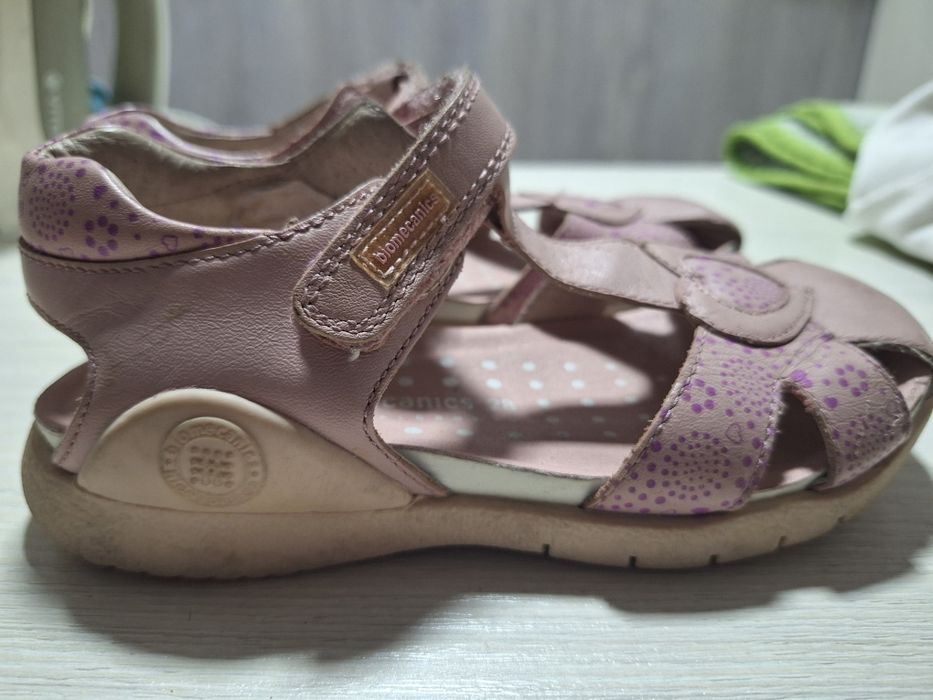 Сандали, сланцы, туфли