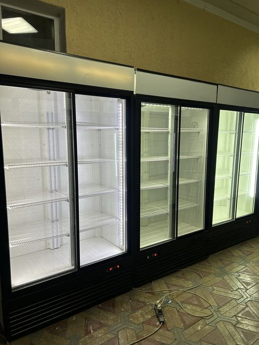 Витринный Холодильник