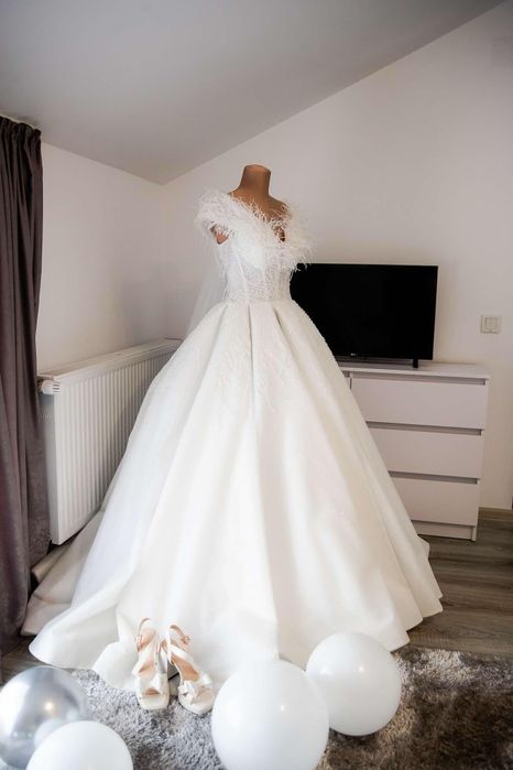 Vând rochie de mireasă+voal