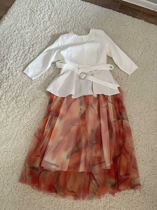 продам 4 платья на мероприятия