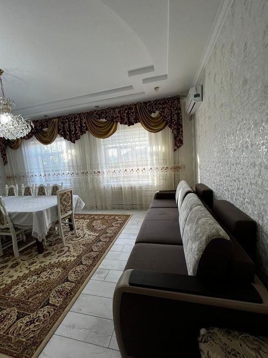 Продаётся большой кирпичный дом