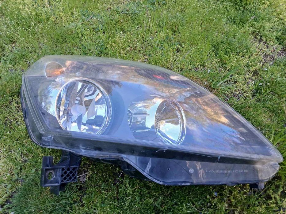 Десен фар за Opel Zafira B 2014 година