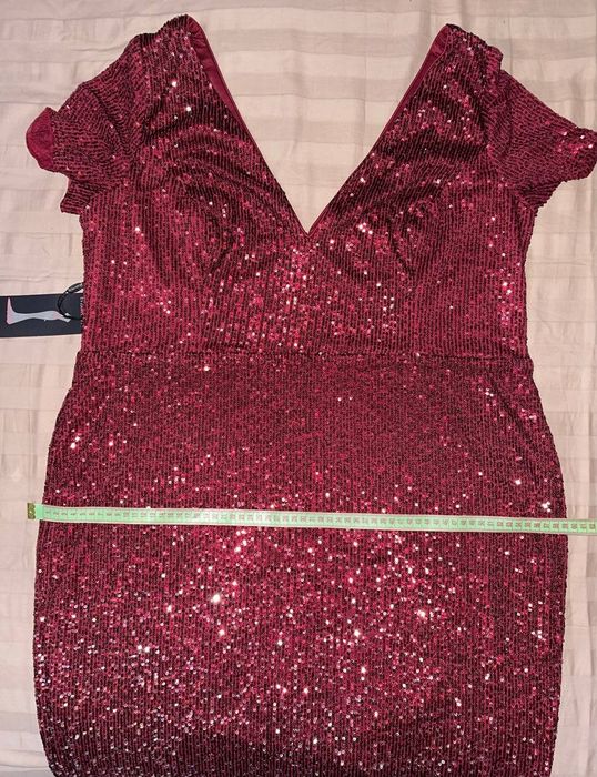 Платье женское нарядное.