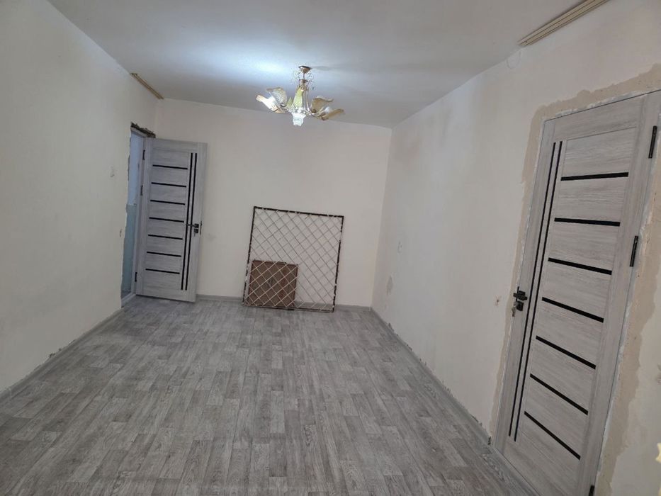 Чирчик Октябрь 2х сотилади 31.000$ Бош толов ва паспорт билан Ипотека