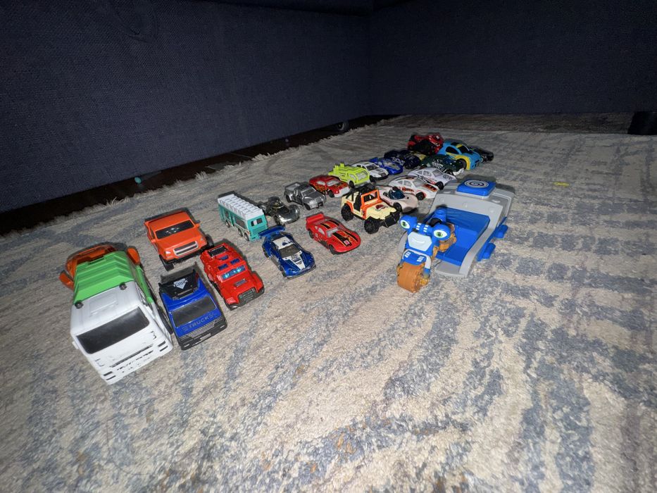 Машинки разные в отличном состоянии