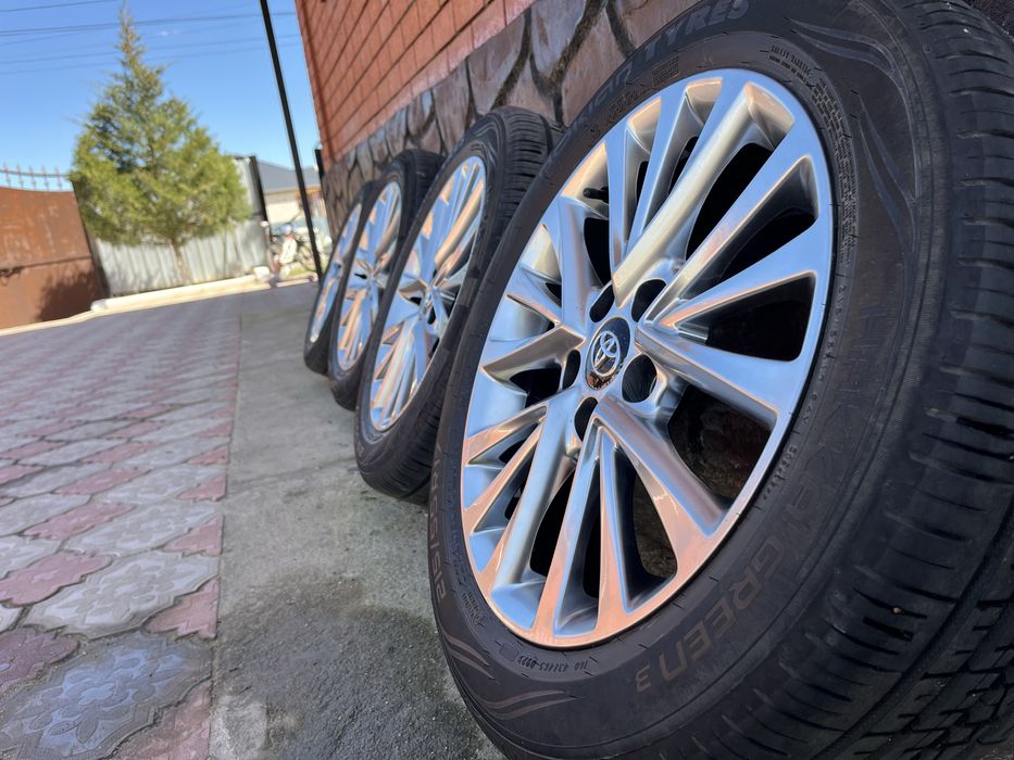 Продам комплект летних колес на Camry