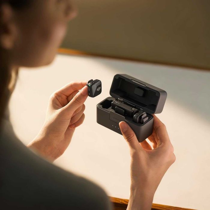 DJI Mic Mini Безжичен Микрофон, (2 Transmitters, 1 Receiver, Charging Cradle)