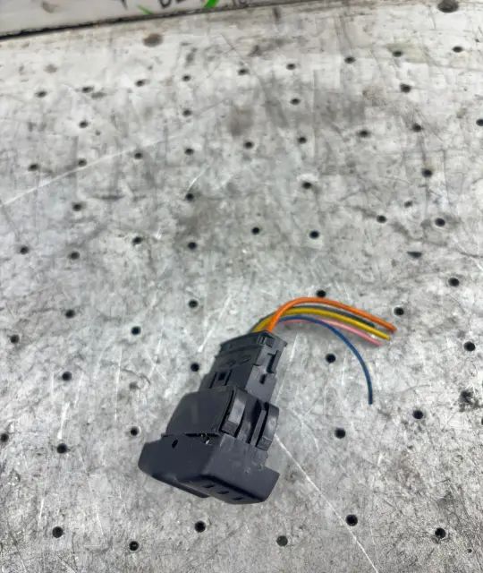 Buton blocare deblocare usi Dacia Logan 2006 1.4 MT (75 hp)