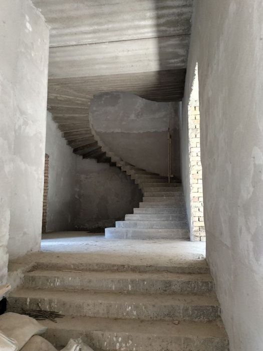 Юнусобод Мойкурган продаётся евро дом коробка 4-соток 8-комнат!!!