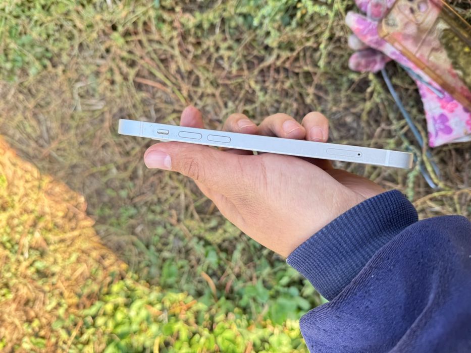 Iphone 12  64гб