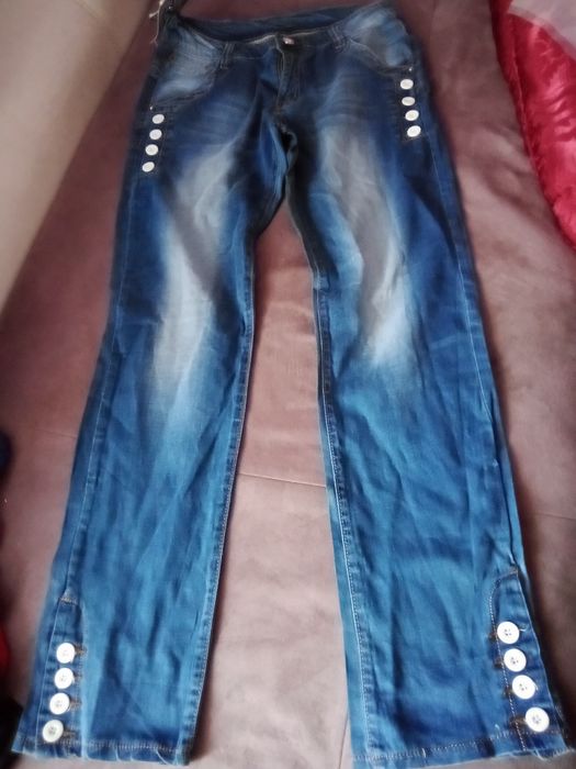 Дънки нови с копчета на джоба