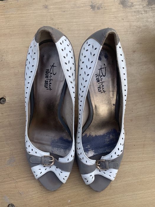 Аяк ким 12 пар сатылады