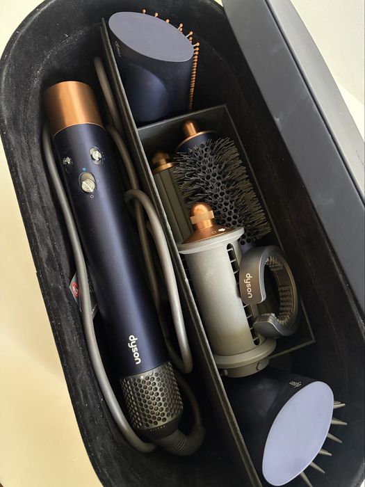 Dyson Airwrap navy blue
