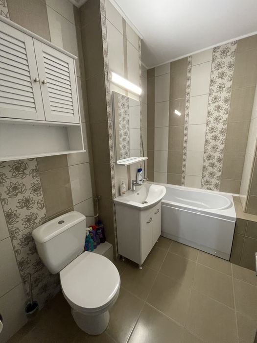 Apartament cu 3 camere, spatios, renovat modern, de inchiriat