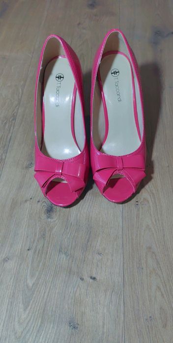Продам туфли розовые