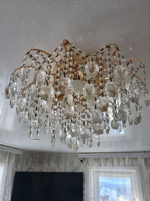 Люстра с белыми хрусталиками
