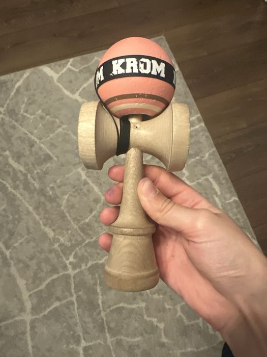 Kendama cu ken josh kim broken shape folosit cu tama strogo neapolitan