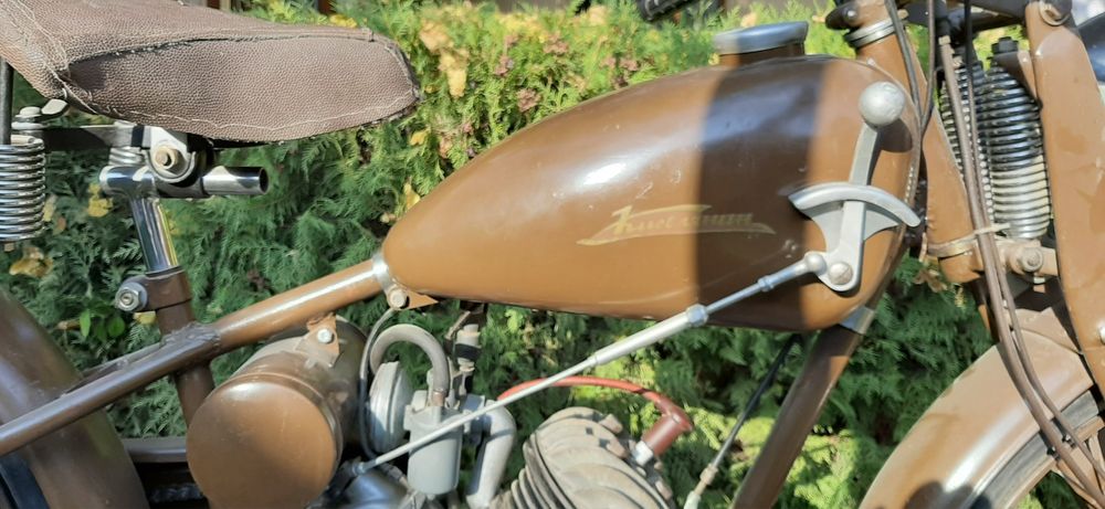 Продаётся мотоцикл Киевлянин в родной краске без рестовоации в идеале