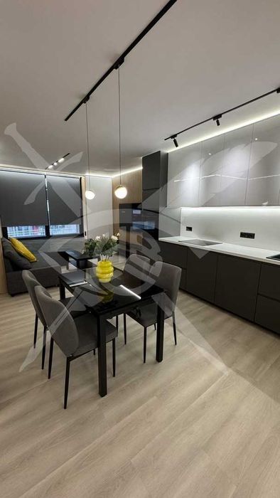 Дава се под наем Четиристаен апартамент в София, Оборище - 130 кв.м за 1680 € - Снимка #2