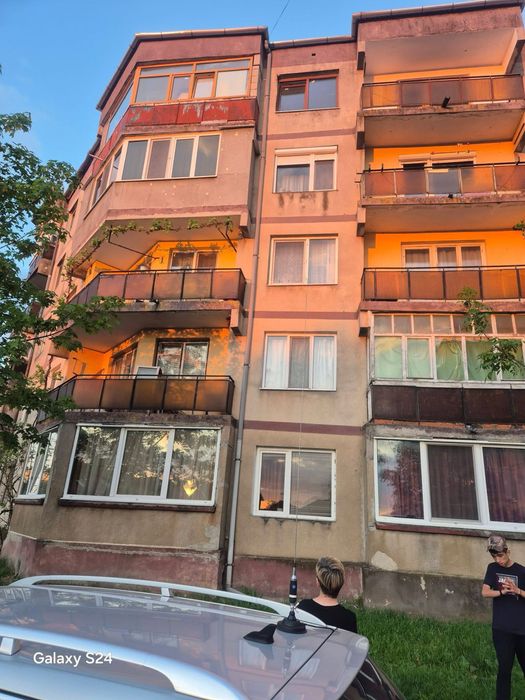 Apartament spatios 4 camere+parcare, Etaj 2, Alesd - 68990 €