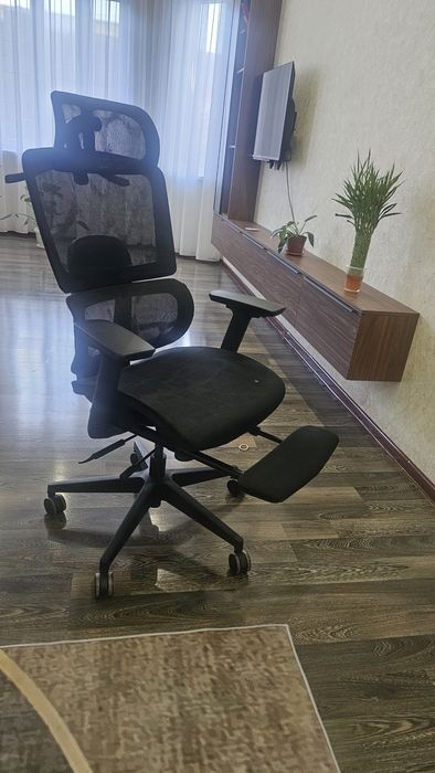 Офисный стул чёрный