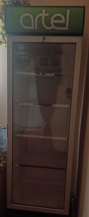 Artel vitrina xolodilnik sotiladi.