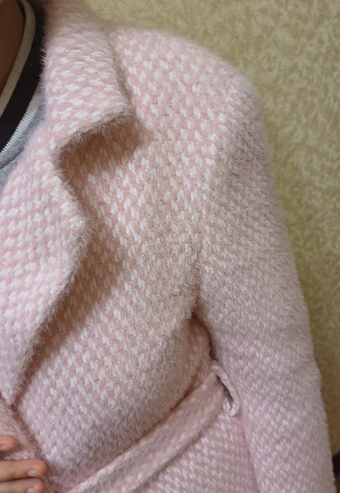 Продам пальто розовое